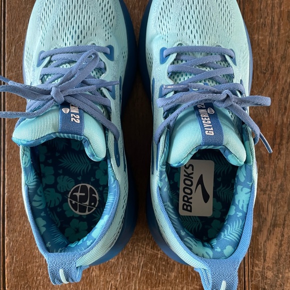 Brooks Women’s Glycerin Running Shoes - Disney’s Stitch - Picture 6 of 12